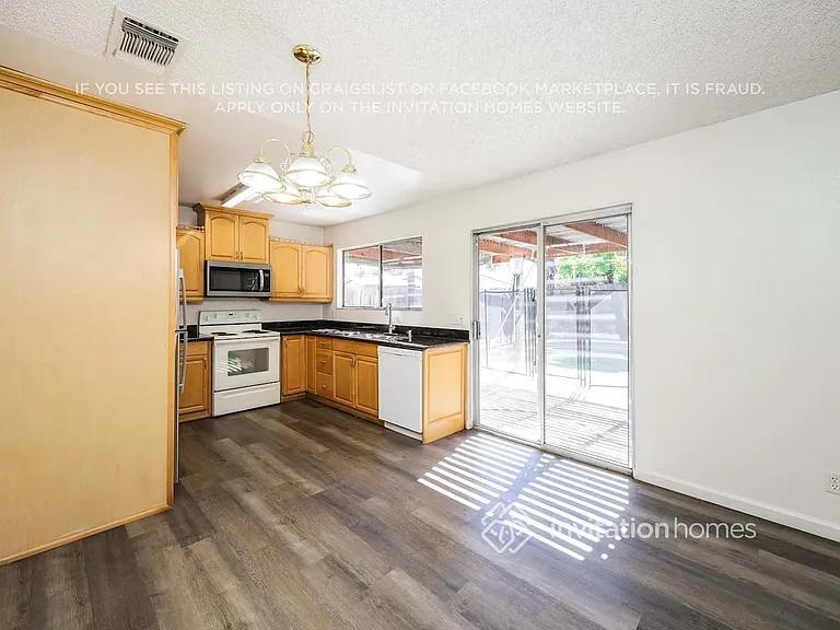 106 Brockton Ct — Photo 5