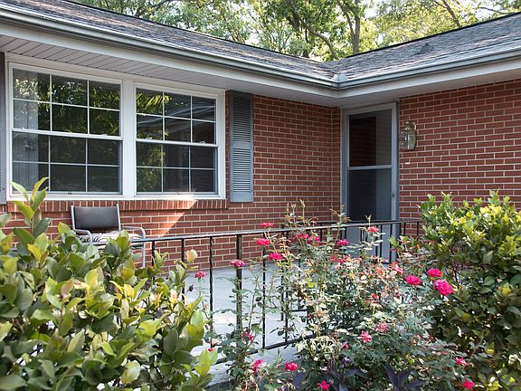Sweet front porch sitting!