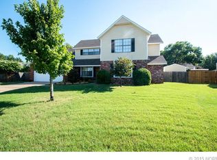 310 W Raleigh Ct S, Broken Arrow, OK 74011