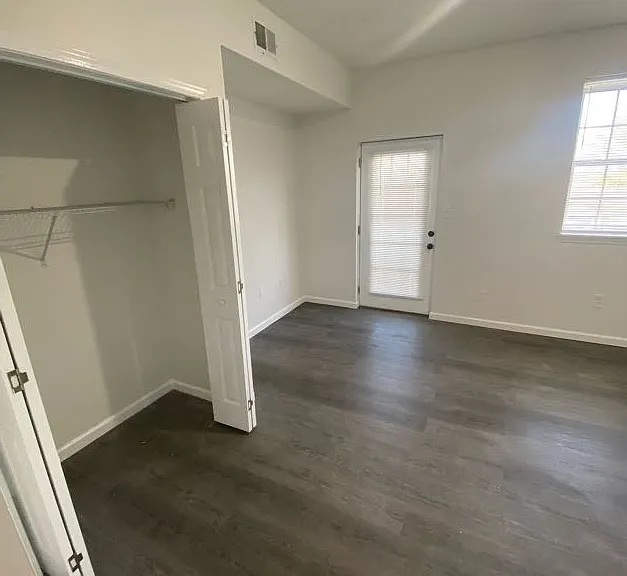 1425 College Heights Rd #105 — Photo 6