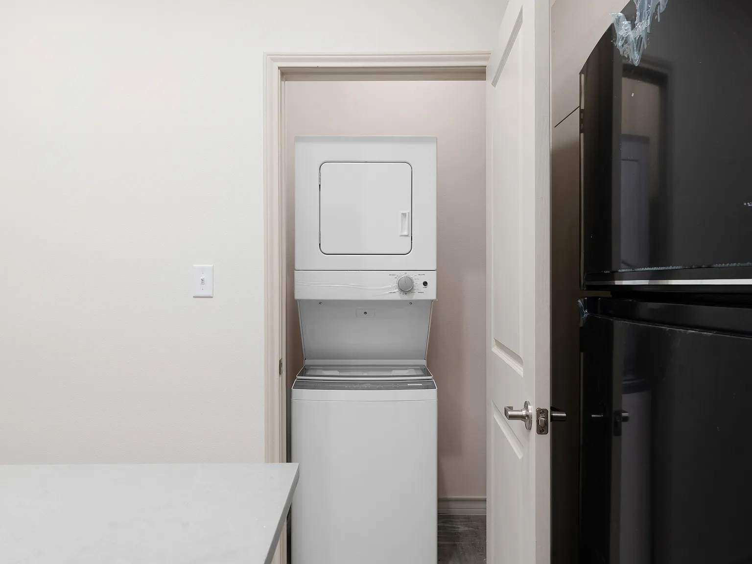 2 bed, 922 sqft, $1,390 — Photo 3