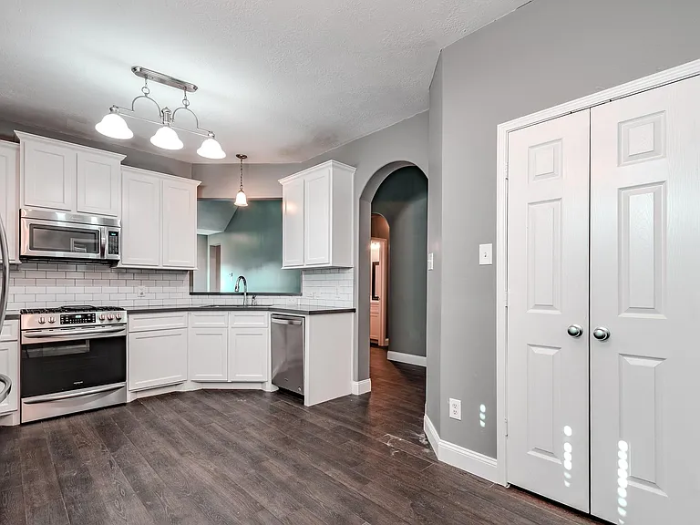 8515 Holly Spring Ln — Photo 13