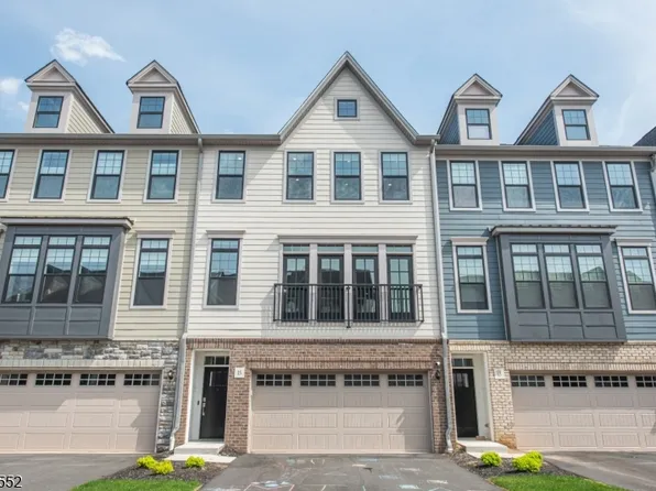 15 Cinnamon Dr, Upper Saddle River Boro, NJ 07458