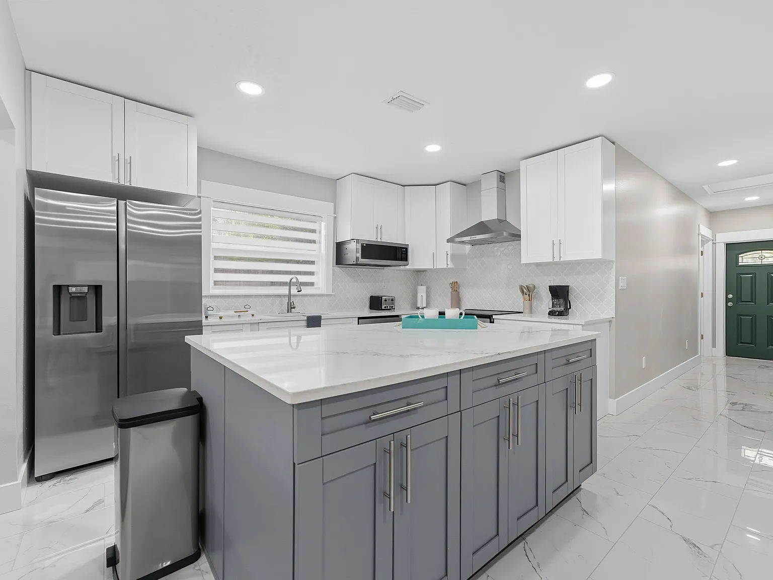 4 bed, 4.5 bath, 1650 sqft, $5,950 — Photo 3