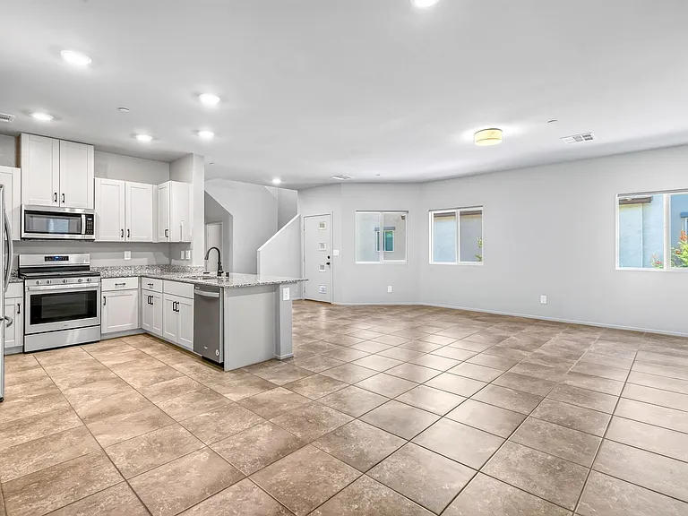 7476 Onyx Star St — Photo 8
