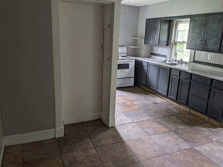 1249 Arbor Ave — Photo 1