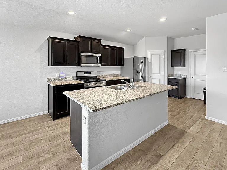 9749 Walnut Cove Dr — Photo 2