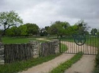 206 Riverside Dr W, Llano, TX 78643