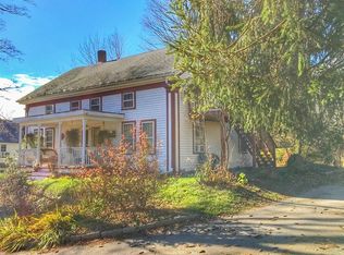 4 Church St, Wales, MA 01081