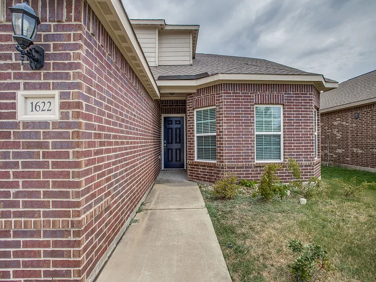 1622 White Mountain Way — Photo 3