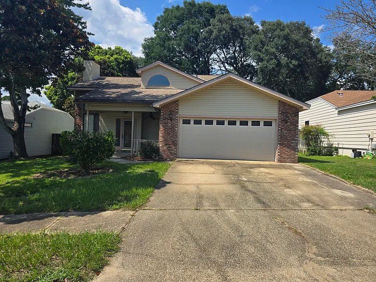 3929 Balsam Dr — Photo 1