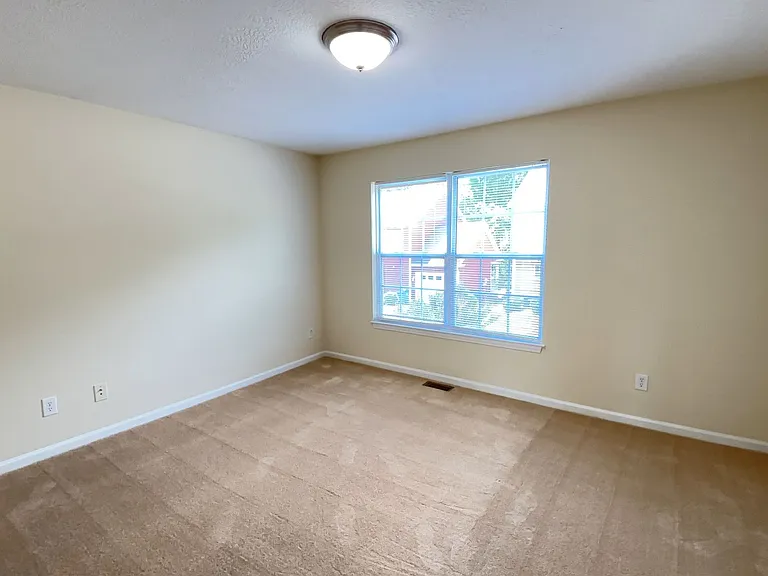 1725 Aden Ln — Photo 5