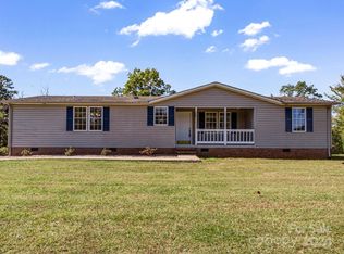 6125 Reitzel Dr, Hickory, NC 28601