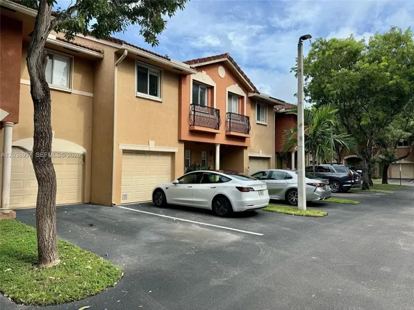 35 SE 3rd Ave #11, Hallandale, FL 33009