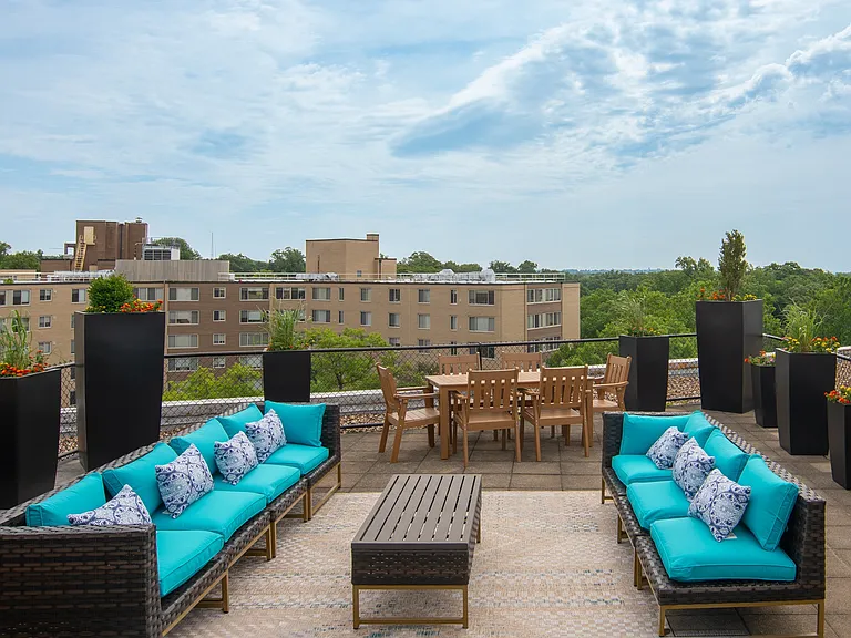 Connecticut House Apartments — Photo 21