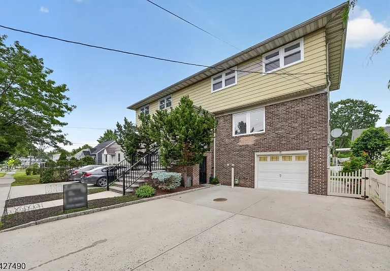 210 Walnut St #R — Photo 2
