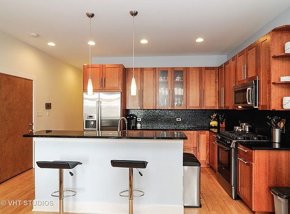 3rd image of 2112 W Belmont Ave Unit 2