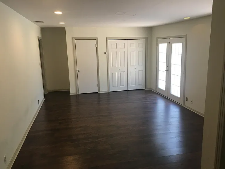 111 Pleasant Dr — Photo 2