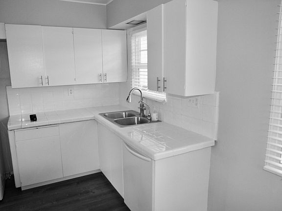 3rd image of 1712 Bancroft St