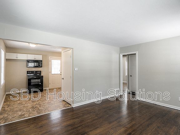 3rd image of 3023 S Norwood Ave