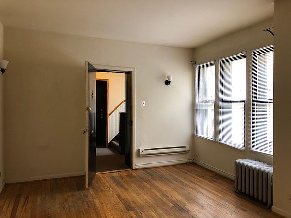 2nd image of 621 W Melrose St #Gv2
