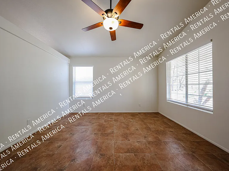 2354 E Browning Pl — Photo 2