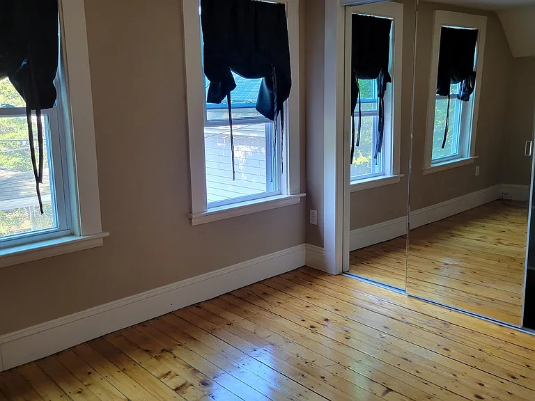 22 1/2 Reynard St — Photo 5