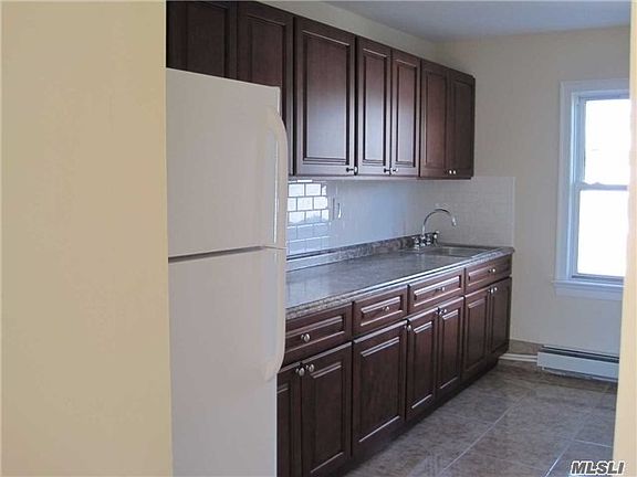 3rd image of 220 Lincoln Ave