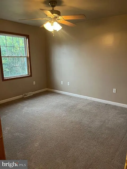 3 bed, 1.5 bath, 1700 sqft, $1,800 — Photo 4