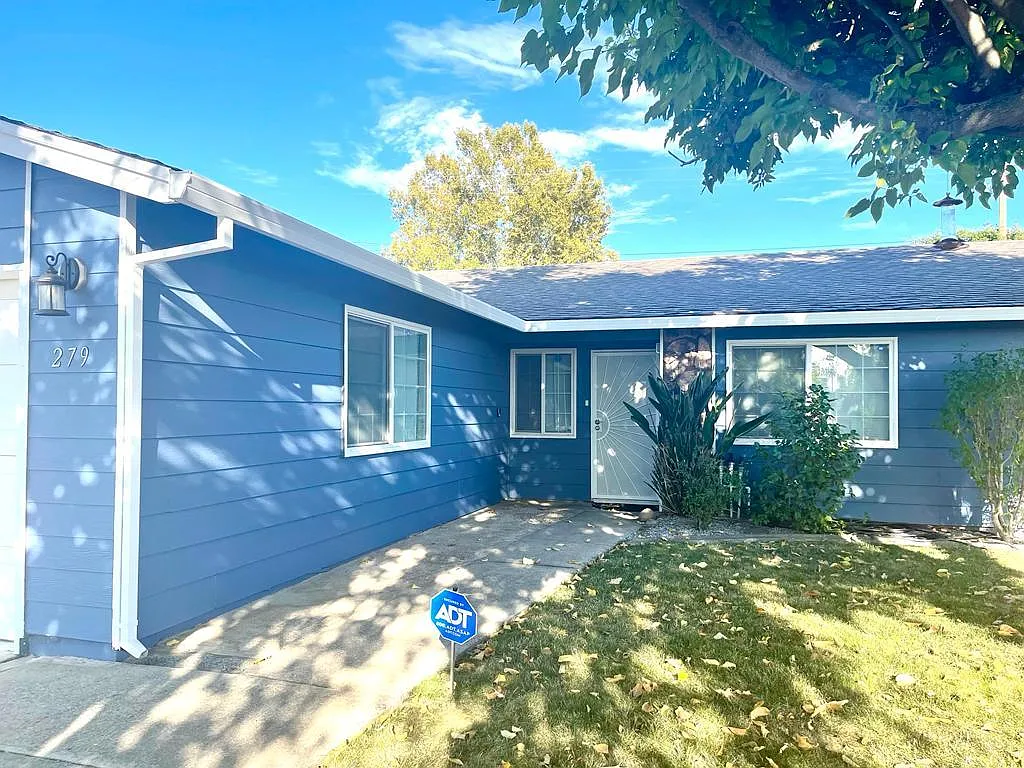 3 bed, 1334 sqft, $3,150 — Photo 3