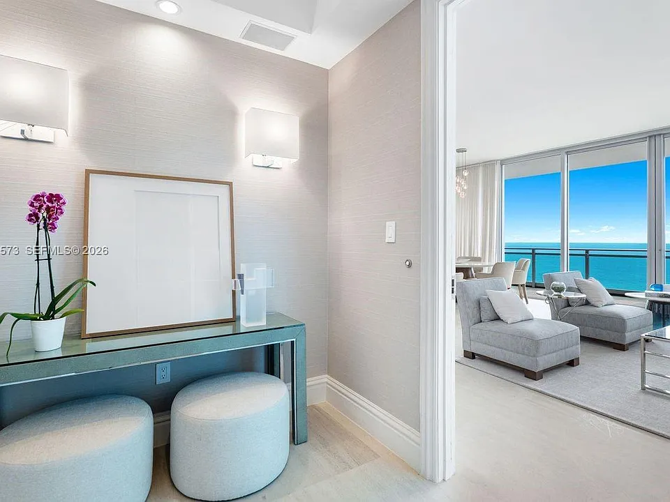 10295 Collins Ave #1202