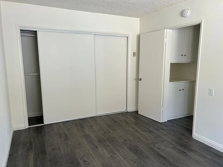 1333 S Bundy Dr — Photo 15