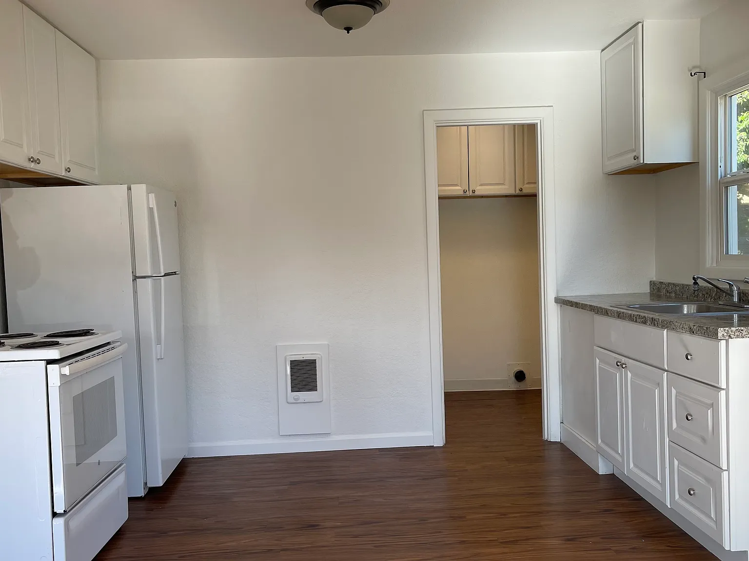 1611 — Photo 3