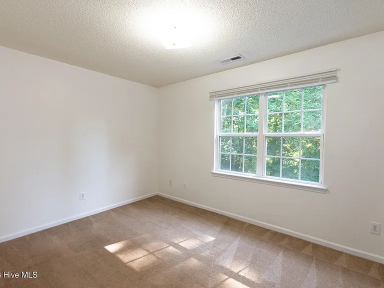 104 Spring Meadow Cir — Photo 16