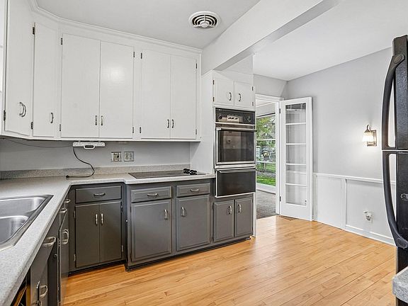 5th image of 6820 Sheridan Ave S