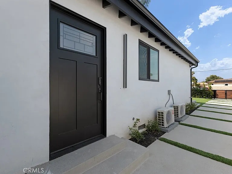 18238 Hartland St — Photo 5