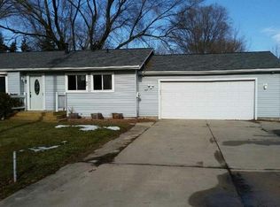 315 Hillcrest Ave, Rochelle, IL 61068