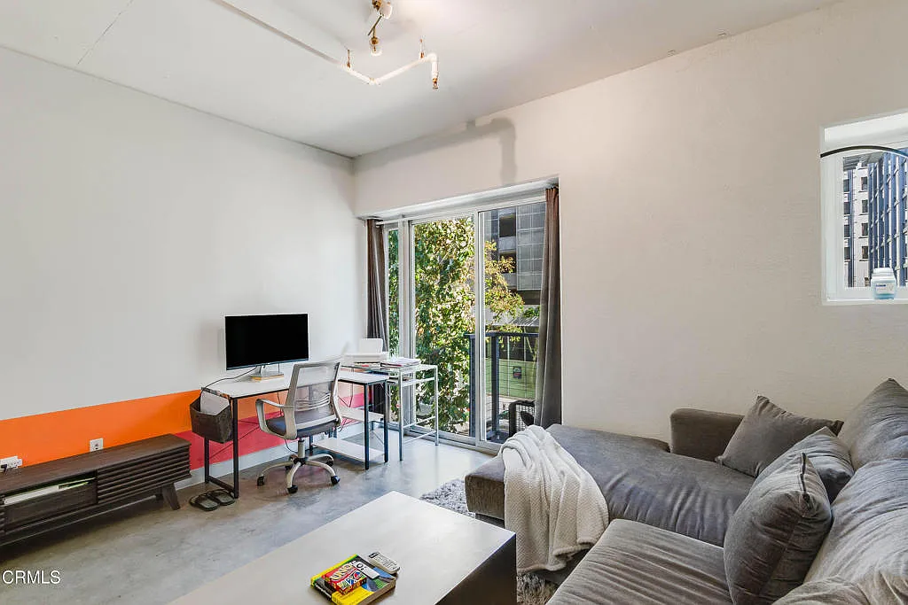645 W 9th St — Photo 3