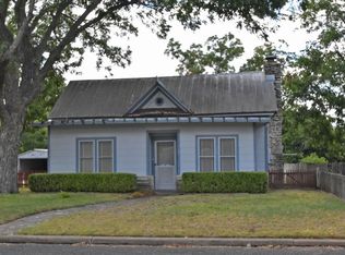 105 E Morse St, Fredericksburg, TX 78624