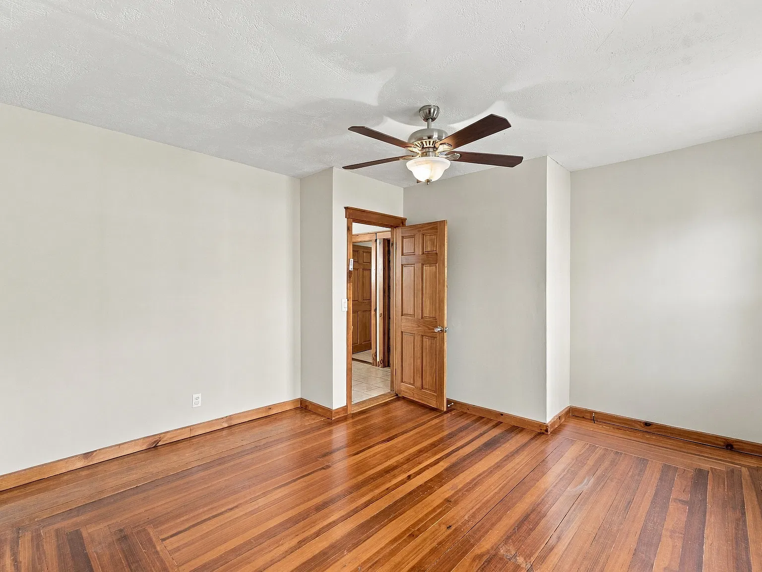 2 bed, 1100 sqft, $1,600 — Photo 4
