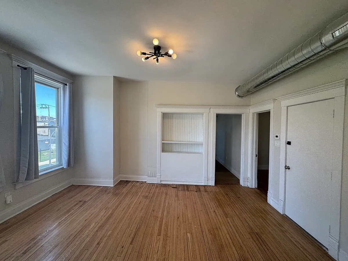 Building Photo - 4058 W Van Buren St #1