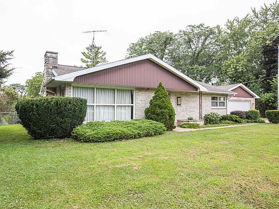 3rd image of 953 Badger Rd