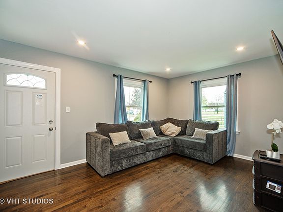 3rd image of 26 Armitage Ave