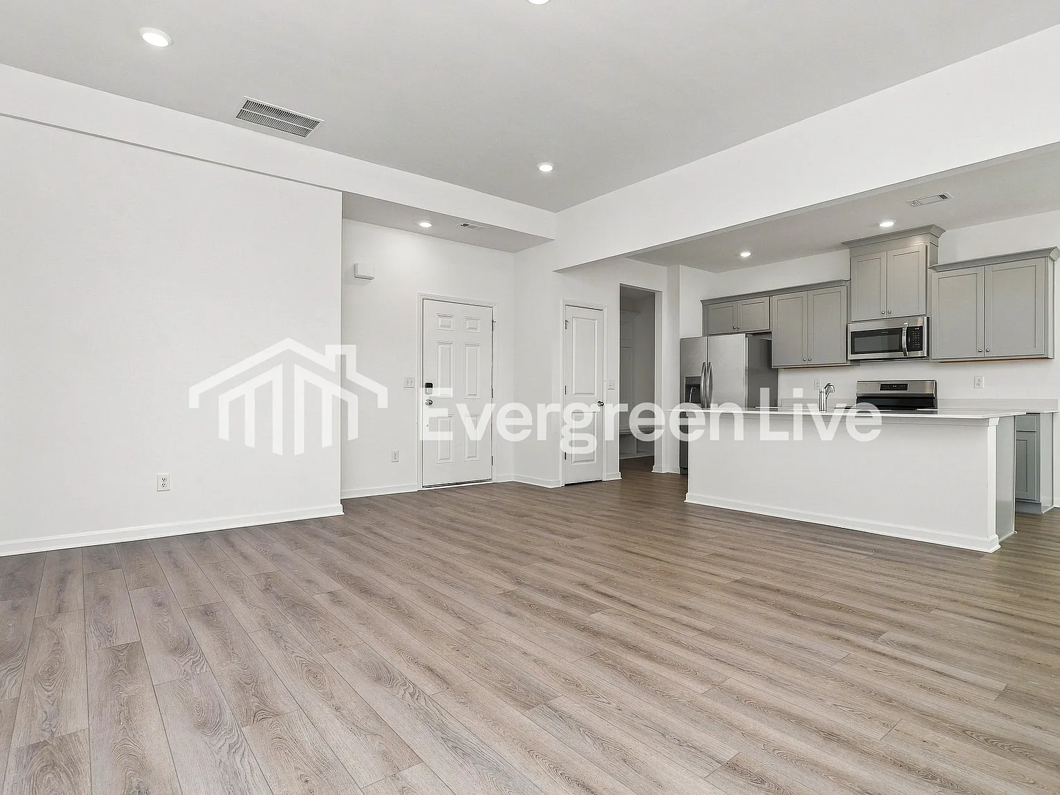 3 bed, 2.0 bath, 1561 sqft, $1,990 — Photo 3