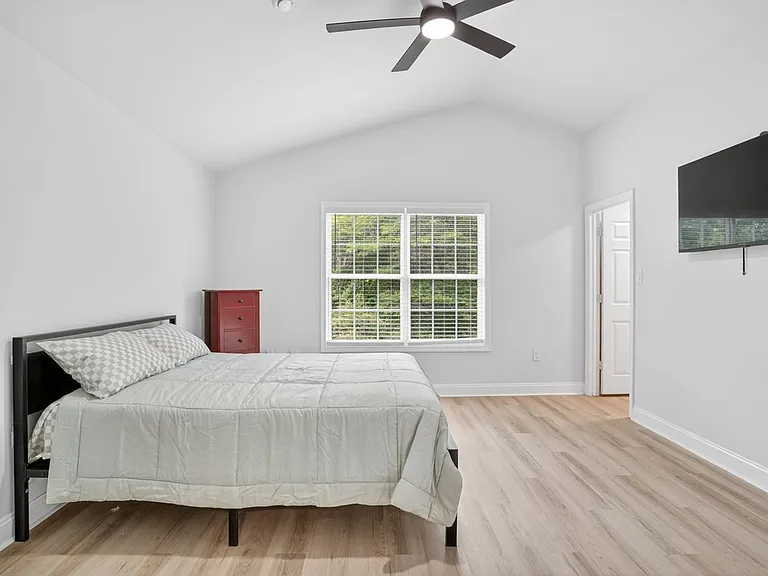 312B Louise Ln #B — Photo 12