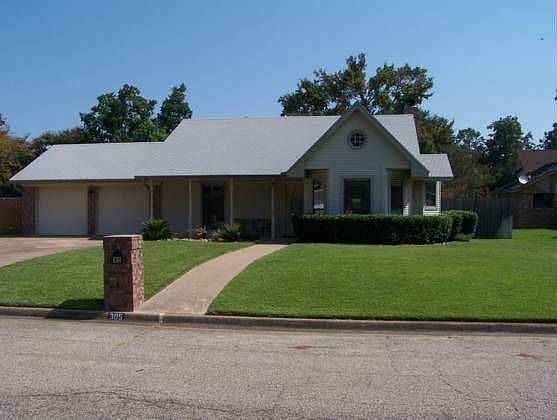 1st image of 305 Spyglass Dr