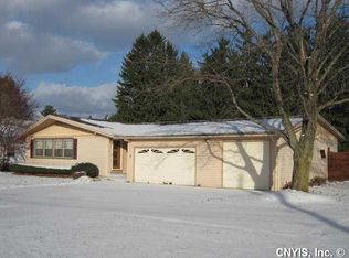 16 Rockingham Rd, Auburn, NY 13021