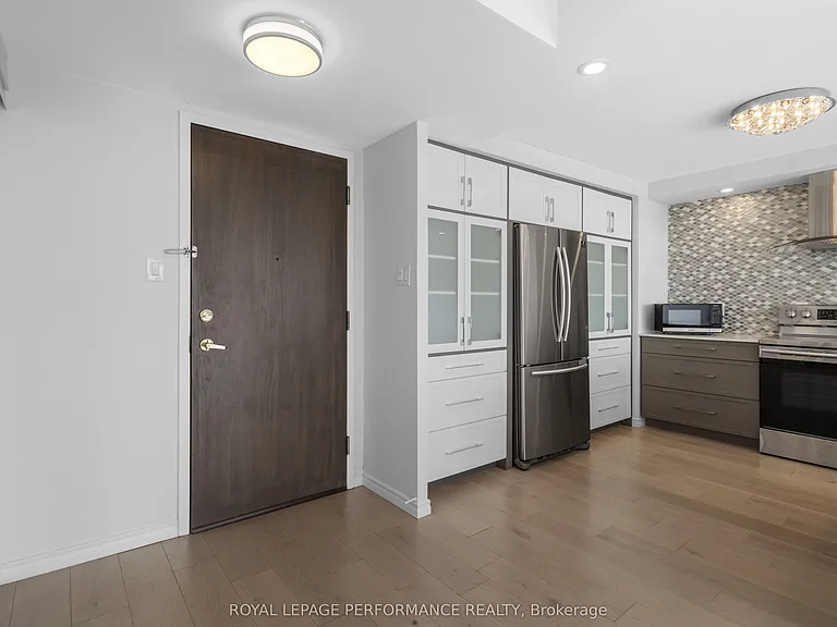 2760 Carousel Cres #1606 — Photo 7