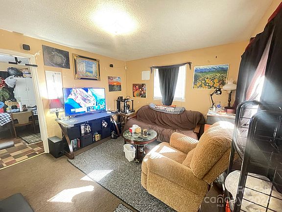 4th image of 1020 Sycamore Ave