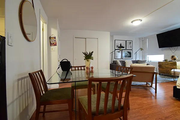 Rented by Safdie Realty Group | media 5